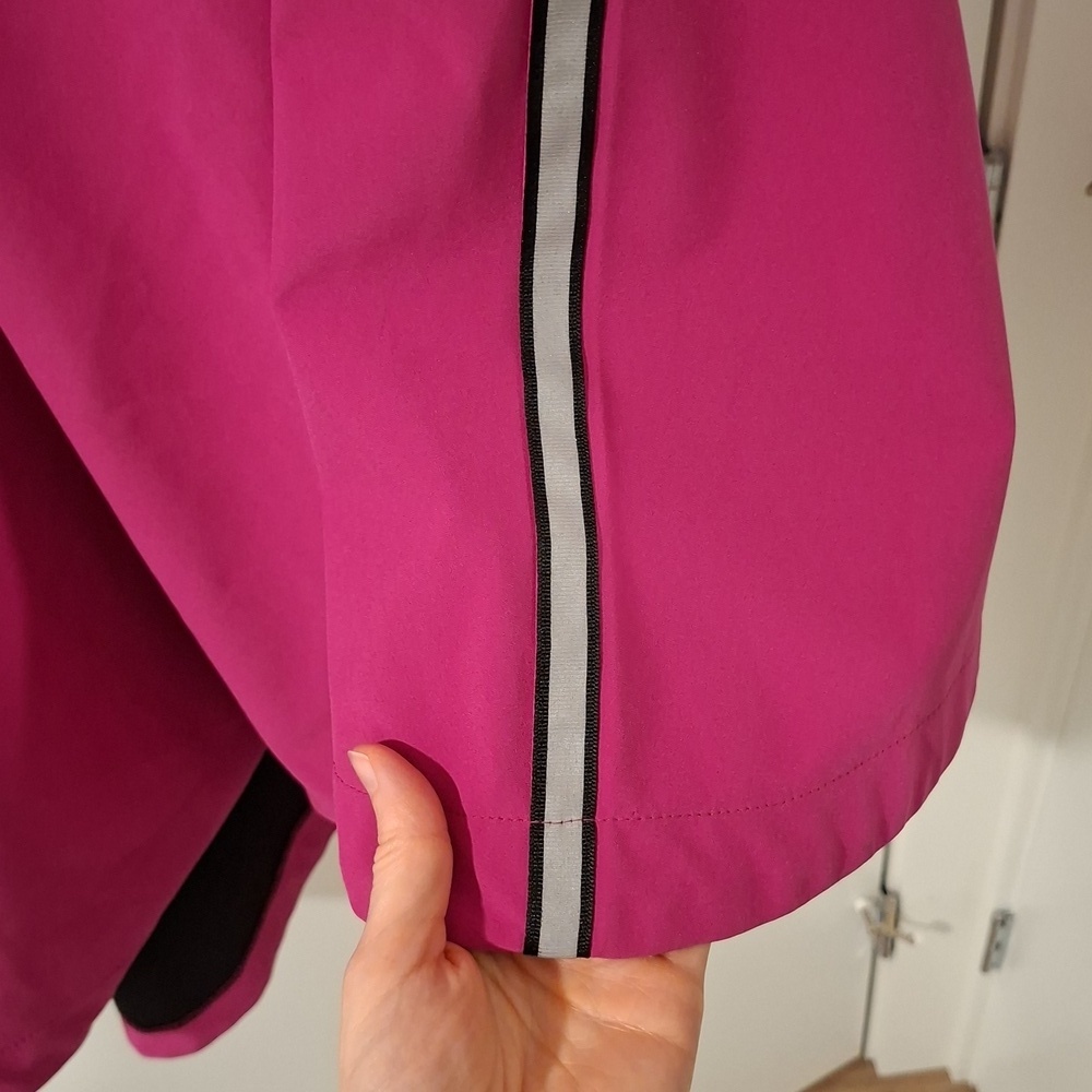 Moojoes Fuchsia Reflective Rain Poncho with Floral Print Hood (Regular) - Picture 4 of 12
